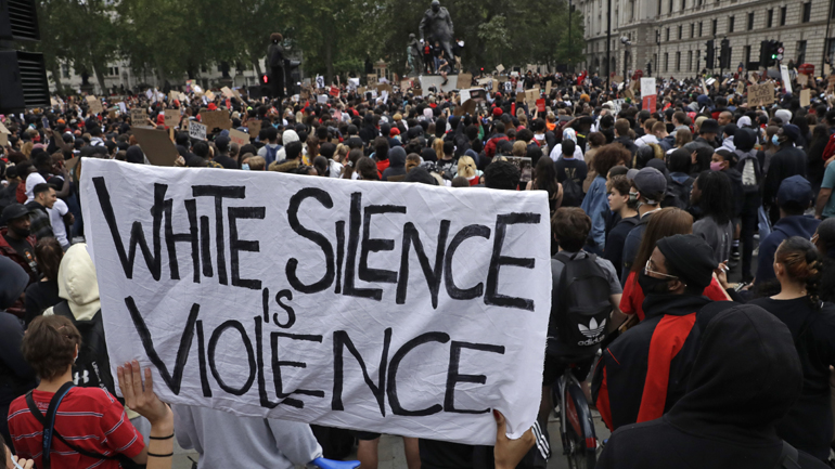 Μεγάλη αντιρατσιστική διαδήλωση στο Λονδίνο για δεύτερη μέρα