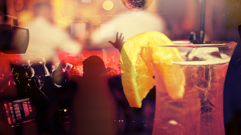 Σηκώνουν ρολά κέντρα διασκέδασης και night clubs