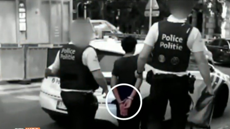 Βέλγοι αστυνομικοί πέρασαν χειροπέδες σε παιδιά για ένα πατίνι