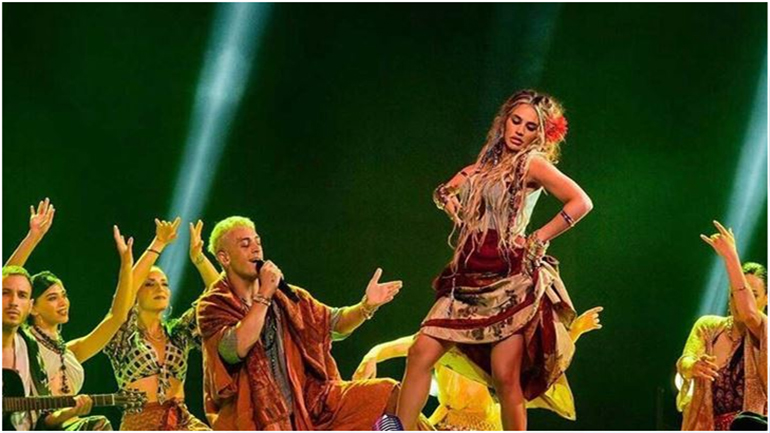 J2US: Το φιλί που αντάλλαξαν η Κόνι Μεταξά και ο Τάσος Ξιαρχός στο τέλος της εμφάνισής τους