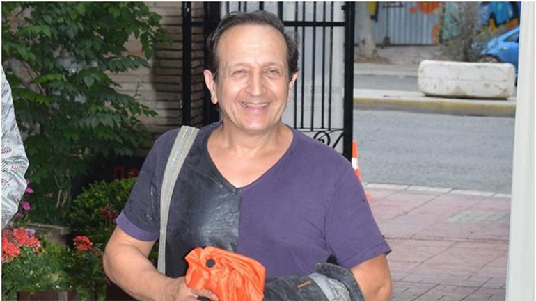 Δείτε τον Σπύρο Μπιμπίλα στα γυρίσματα του «Καφέ της Χαράς»