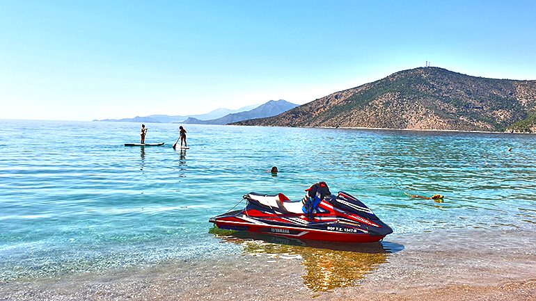 Το καλοκαίρι ήρθε αλλά ο κορονοϊός δε λέει να μας αποχαιρετήσει...