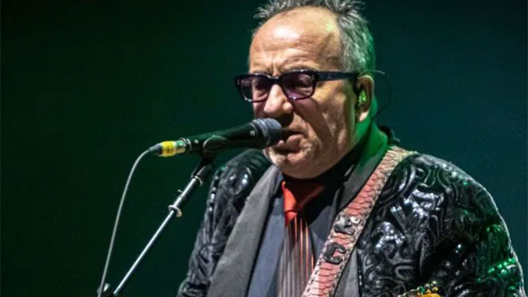 «No Flag», καινούργιο τραγούδι από τον Elvis Costello