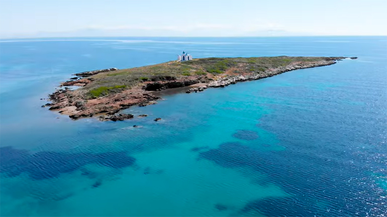 Το υπέροχο νησάκι ανοιχτά της Βραυρώνας