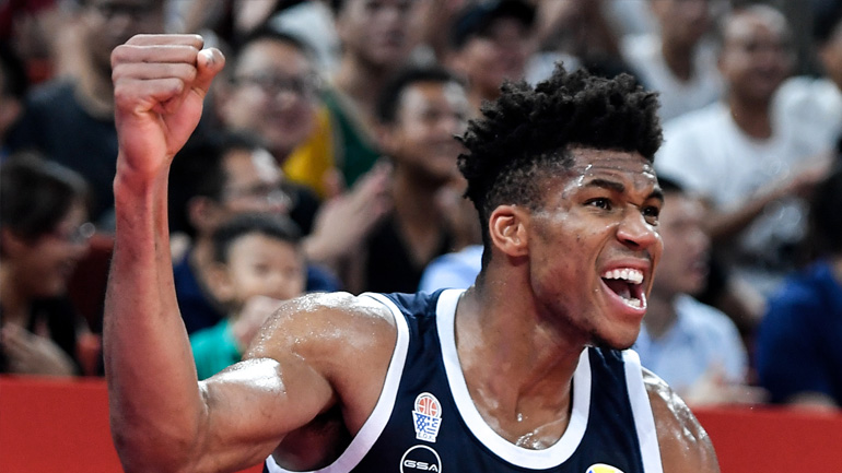 FIBA: Υποψήφιος για το κορυφαίο κάρφωμα της δεκαετίας ο Γιάννης Αντετοκούνμπο