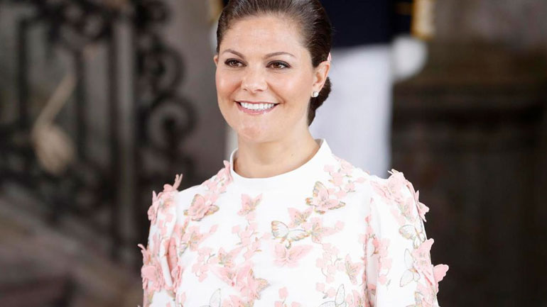 Το φόρεμα της πριγκίπισσας Βικτώριας που θα σας βγάλει ασπροπρόσωπες το καλοκαίρι