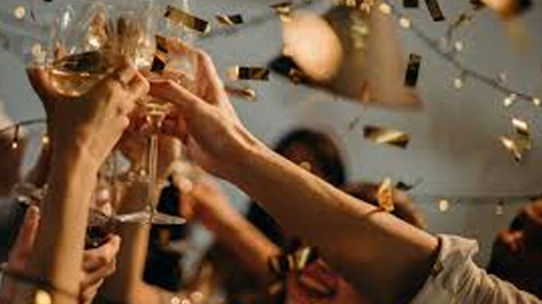 Κόρη πασίγνωστης τραγουδίστριας η φοιτήτρια που έκανε πάρτι ενώ είχε κορωνοϊό