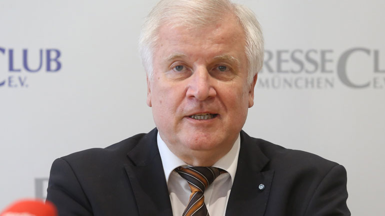 Ζεεχόφερ: Τη φροντίδα επιπλέον 249 προσφυγόπουλων από την Ελλάδα θα αναλάβει η Γερμανία