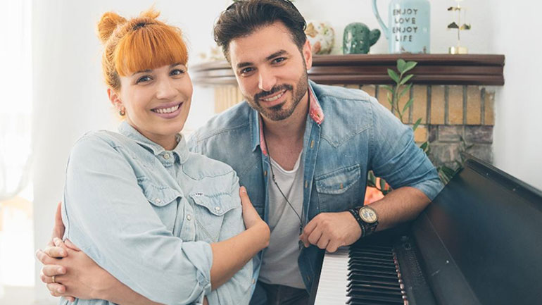 Ο Άγγελος Ανδριανός τραγουδά Πέννυ Μπαλτατζή