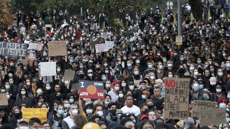 Αυστραλία: Με πρόστιμα και συλλήψεις απειλούν οι αρχές όσους συμμετάσχουν στις διαδηλώσεις κατά της αστυνομικής βίας