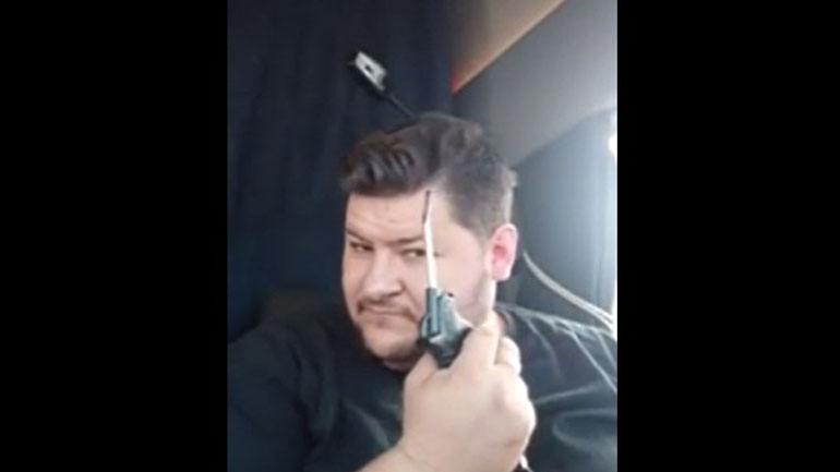 Φτιάχνοντας τα μαλλιά με κομπρεσέρ αέρα