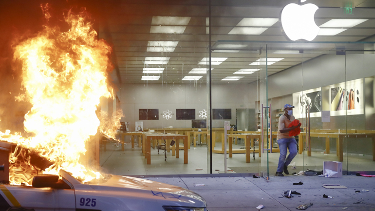 ΗΠΑ: Η Apple προσφέρει 100 εκατ. δολάρια στον αγώνα κατά του ρατσισμού