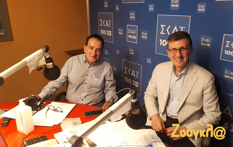 Άρης Πορτοσάλτε (δεξιά) και Άρης Γαλανόπουλος φιλοξένησαν στον ΣΚΑΙ 100.3 τον πρόεδρο του ΣΕΑΑ Γιώργο Βασιλάκη