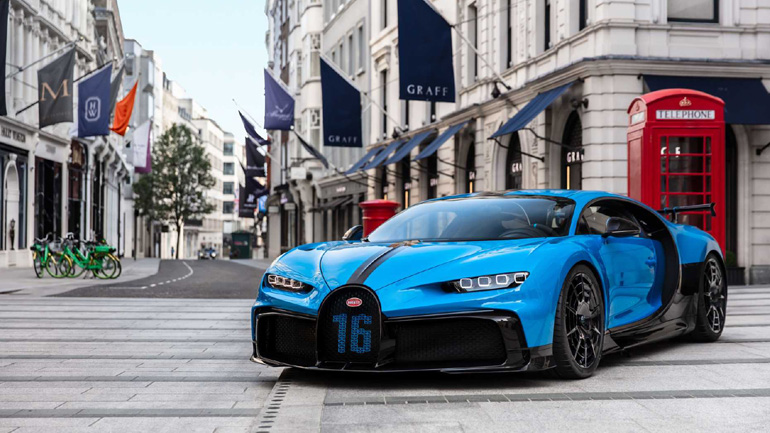 Η Bugatti των 3 εκατ. ευρώ μαγεύει το Λονδίνο