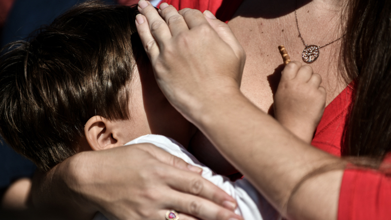 Το μητρικό γάλα δεν συνδέεται με τη μετάδοση του νέου κορωνοϊού, λέει ο ΠΟΥ