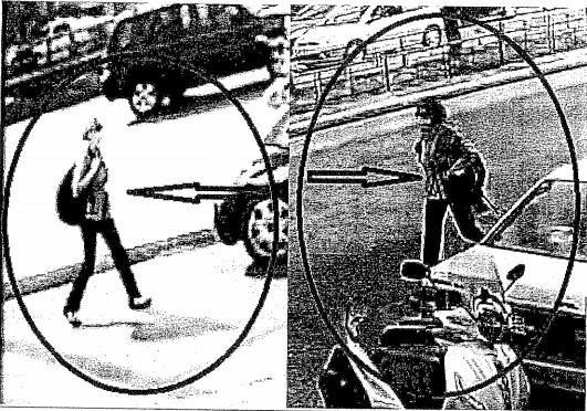 Κάμερες ασφαλείας στην περιοχή της Καλλιθέας κατέγραψαν τη γυναίκα να φοράει τσάντα πλάτης, περούκα, χειρουργική μάσκα στο πρόσωπο, παλτό και γάντια 