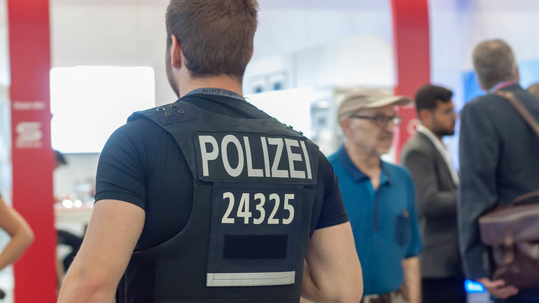 Γερμανία: Το Ινστιτούτο Εγκληματολογικής Έρευνας σχεδιάζει έρευνα για τον ρατσισμό στα Σώματα Ασφαλείας