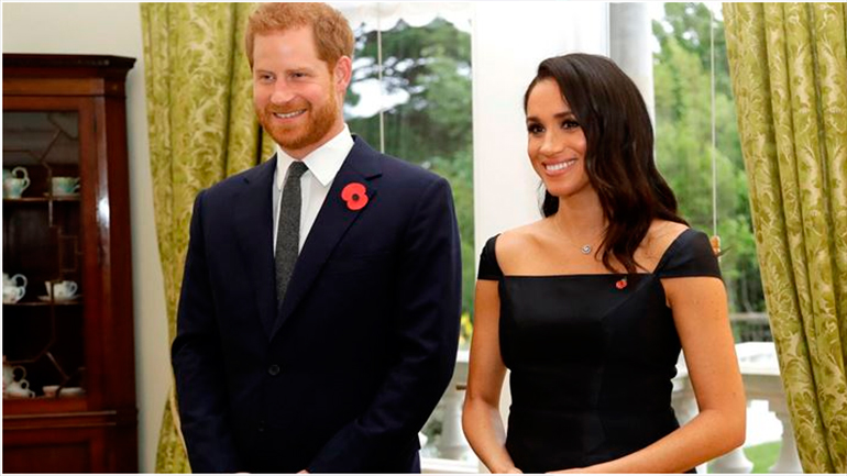  Γιατί η Meghan Markle και ο πρίγκιπας Harry έψαξαν το τηλέφωνο μιας royal fan;