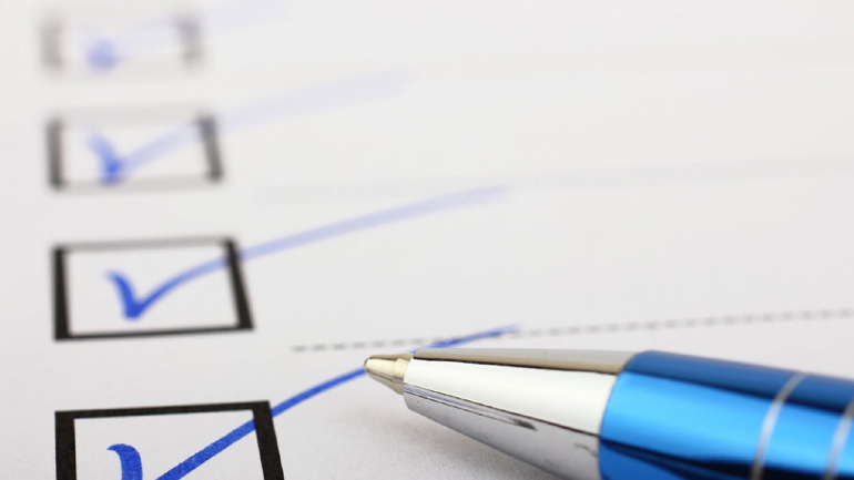 Λίστες και κουμπαριές…