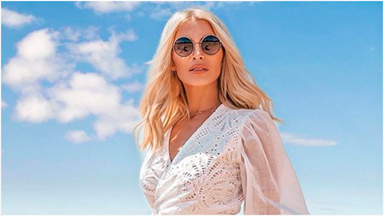 Η Κατερίνα Καινούργιου φόρεσε το τέλειο floral μπικίνι!