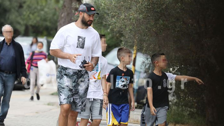 Βασίλης Σπανούλης: Για ψώνια στη Γλυφάδα με τους τρεις γιους του