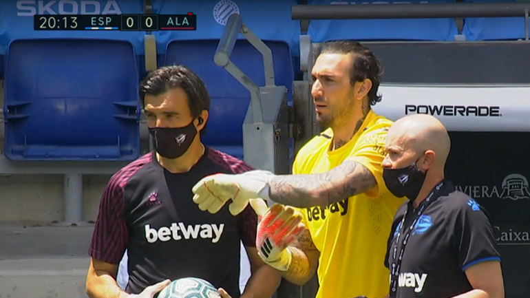 Τρομερή διπλή επέμβαση από τον Ρομπέρτο!