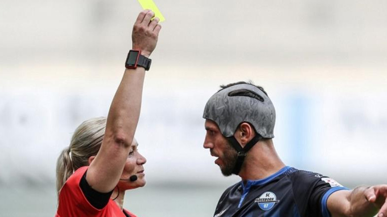 Γερμανία: Έκανε… αρνητικό ρεκόρ σε κίτρινες κάρτες ο Γκιασούλα!