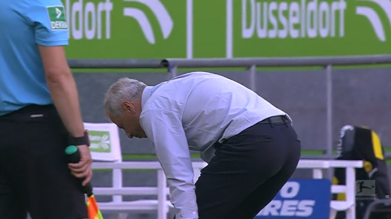 Ο προπονητής της Ντόρτμουντ έπαθε κράμπα κατά τη διάρκεια του πανηγυρισμού του στο γκολ του Χάαλαντ