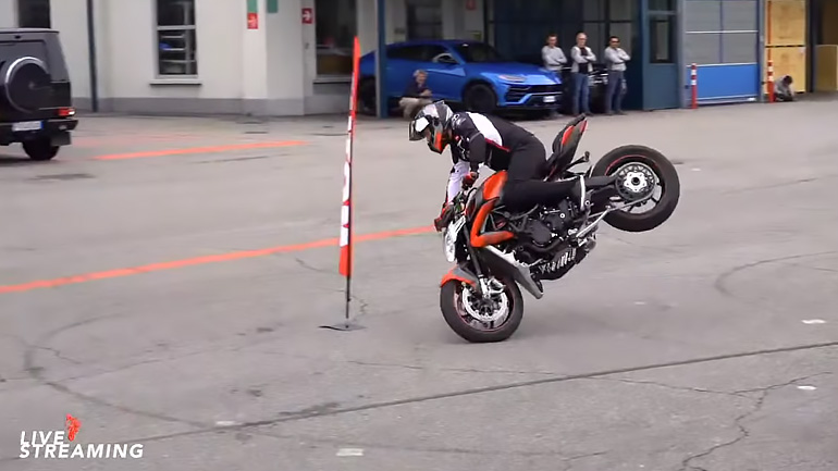 MV Agusta: Stunt Riding σε ζωντανή μετάδοση MV Agusta: Stunt Riding σε ζωντανή μετάδοση