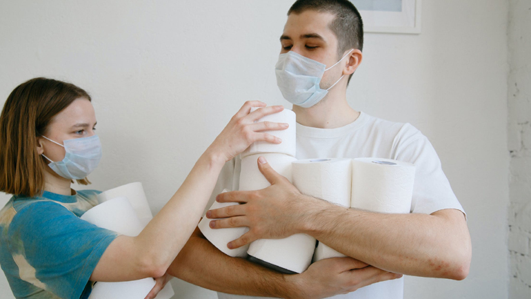 Έρευνα: Το ψυχολογικό προφίλ όσων έσπευσαν να «στοκάρουν» χαρτιά υγείας στην πανδημία