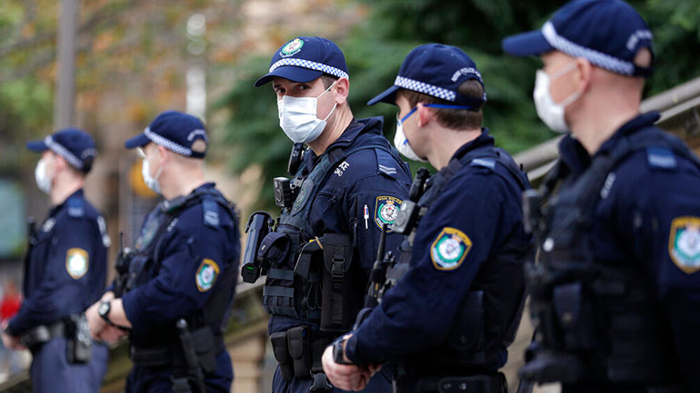 Αυστραλία: Συλλήψεις για το βανδαλισμό αγάλματος του Τζέιμς Κουκ στο Σίδνεϊ