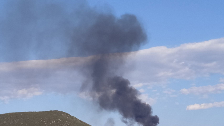 Ανεξέλεγκτη φωτιά σε σκουπιδότοπο στη Χαλκίδα