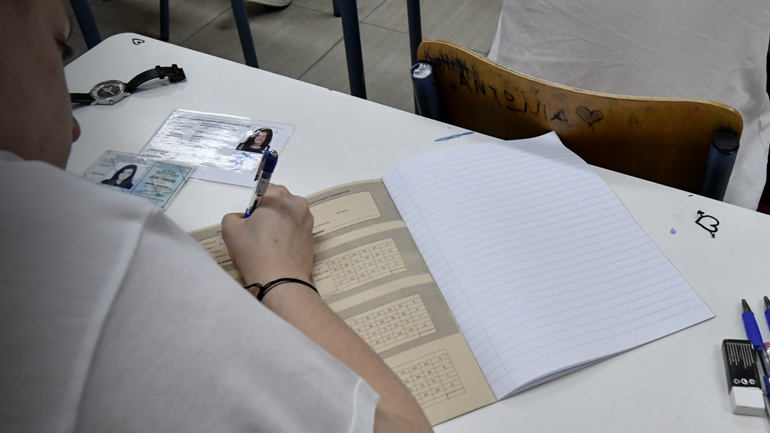 Τα θέματα που έπεσαν στη Νεοελληνική Γλώσσα και Λογοτεχνία