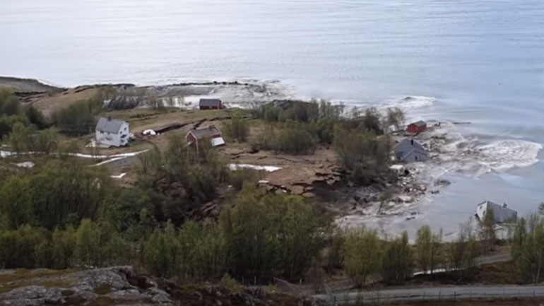 Έδαφος… κόβεται στα δύο!