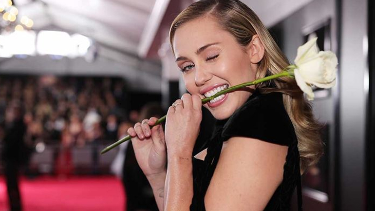 Αυτή είναι η μάσκαρα που χρησιμοποιούν οι celebrities για έντονο βλέμμα!