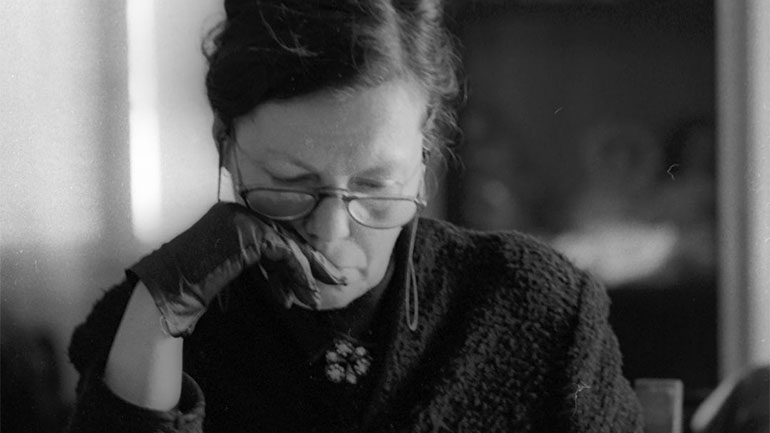 #snfccAtHome: Η Ρούλα Πατεράκη διαβάζει δύο πεζογραφήματα του Αλέξανδρου Μωραϊτίδη