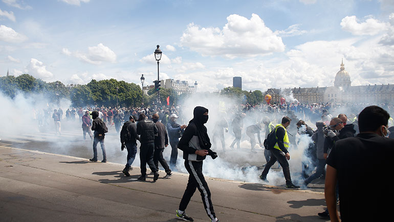 Επεισόδια στο Παρίσι στη διαδήλωση των νοσηλευτών και φροντιστών