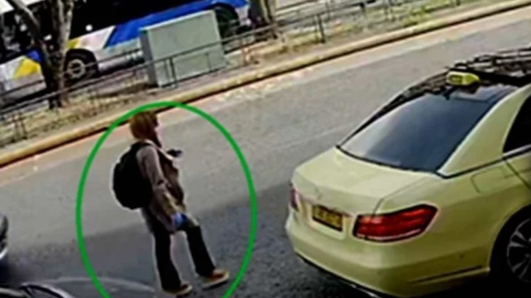 Η 35χρονη κατηγορούμενη παρίστανε την Ελληνοαμερικανίδα στον οδηγό ταξί