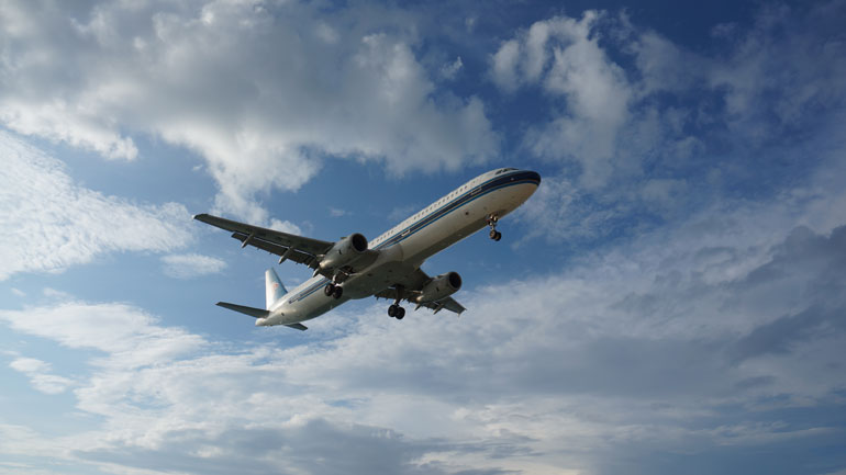 ΗΠΑ: Οι επιβάτες των αεροπορικών εταιρειών που αρνούνται να φορέσουν μάσκα θα χάνουν τα προνόμιά τους