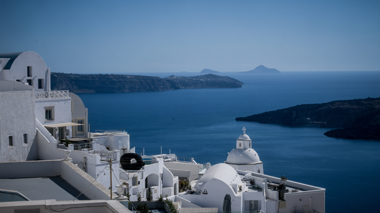 «Ο τουρισμός στην Ελλάδα ξεκινά»: Παρουσίαση του γερμανικού καναλιού ZDF στη Σαντορίνη