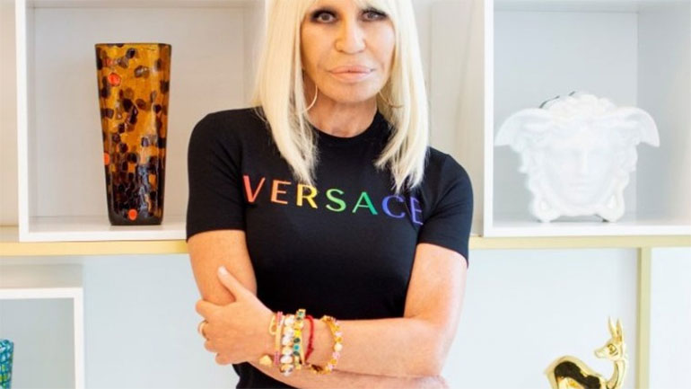 Ο οίκος Versace κυκλοφόρησε capsule συλλογή Pride 2020