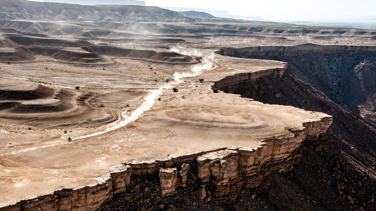 9.000 αγωνιστικά χιλιόμετρα  αγώνα μέσα στην έρημο
