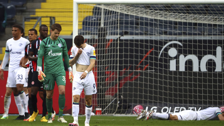 Νέα ήττα για τη Σάλκε, 2-1 η Άιντραχτ