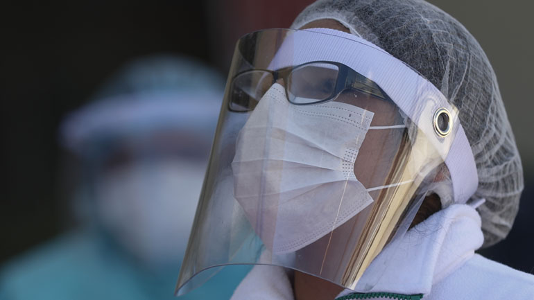 Σχεδόν 500 γιατροί και νοσηλευτές έχουν πεθάνει από τον κορωνοϊό στη Ρωσία