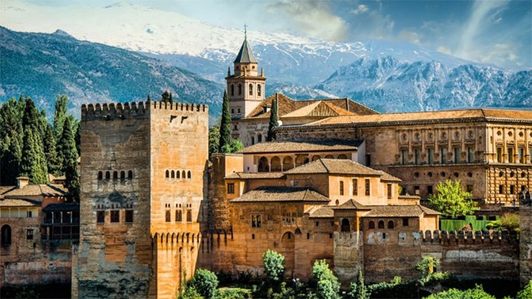 Αλάμπρα, το μνημείο της Γρανάδας άνοιξε εκ νέου για το κοινό