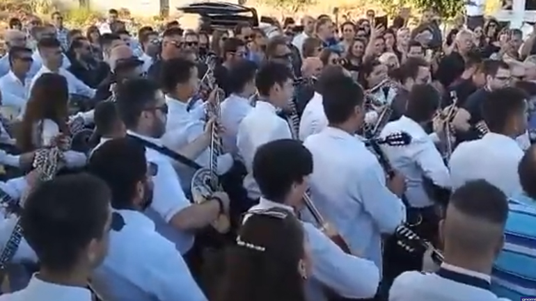 Συγκίνηση στην Πάτρα: Με μπουζούκια η κηδεία του μαέστρου Θ. Γεωργόπουλου