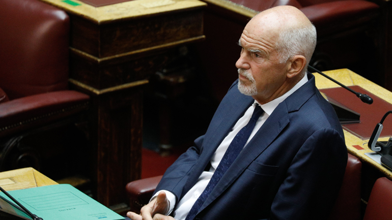 Με μάσκα ο Παπανδρέου στη Βουλή