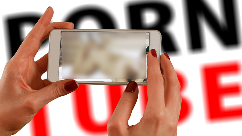 Μέσω πορνογραφικού υλικού «μολύνουν» οι χάκερ τις φορητές συσκευές