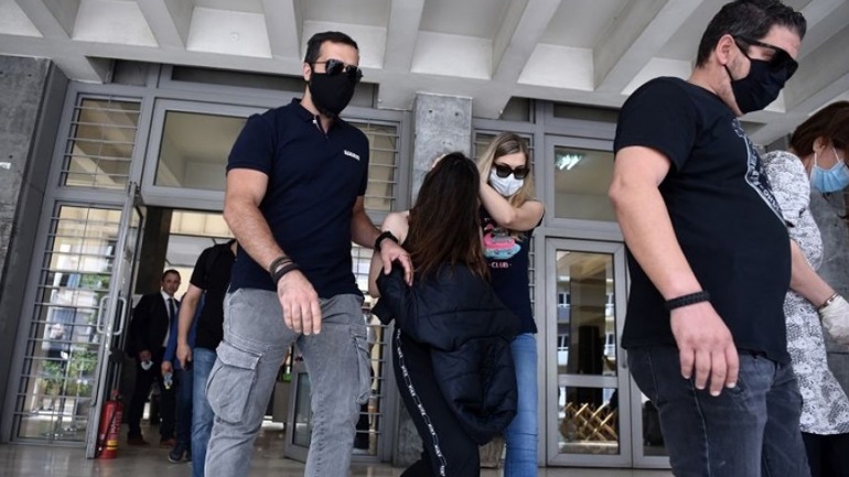 Προφυλακιστέες κρίθηκαν μάνα και κόρη για το φονικό στον Εύοσμο Προφυλακιστέες κρίθηκαν μάνα και κόρη για το φονικό στον Εύοσμο