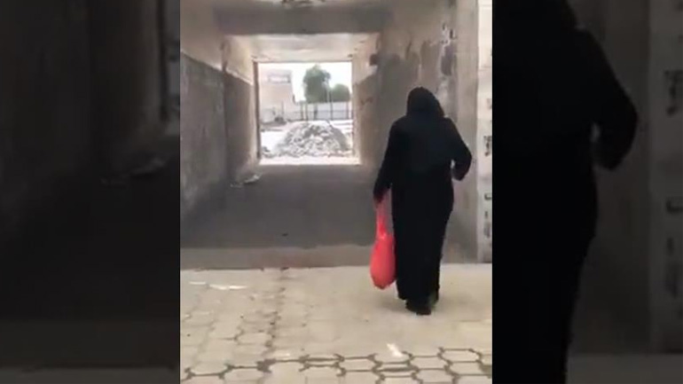 Η γιαγιά ήθελε να περάσει από το τούνελ